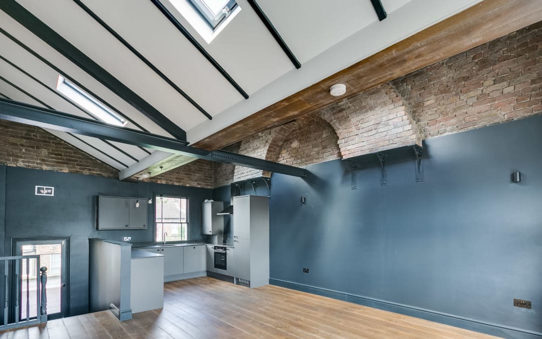 ISTORIA BESPOKE DOUBLE SMOKED CROSS SAWN IN CHARACTER WIDE BOARD