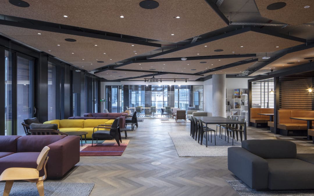 Istoria Bespoke Vanilla Cream Black in herringbone pattern and Character Grade planks